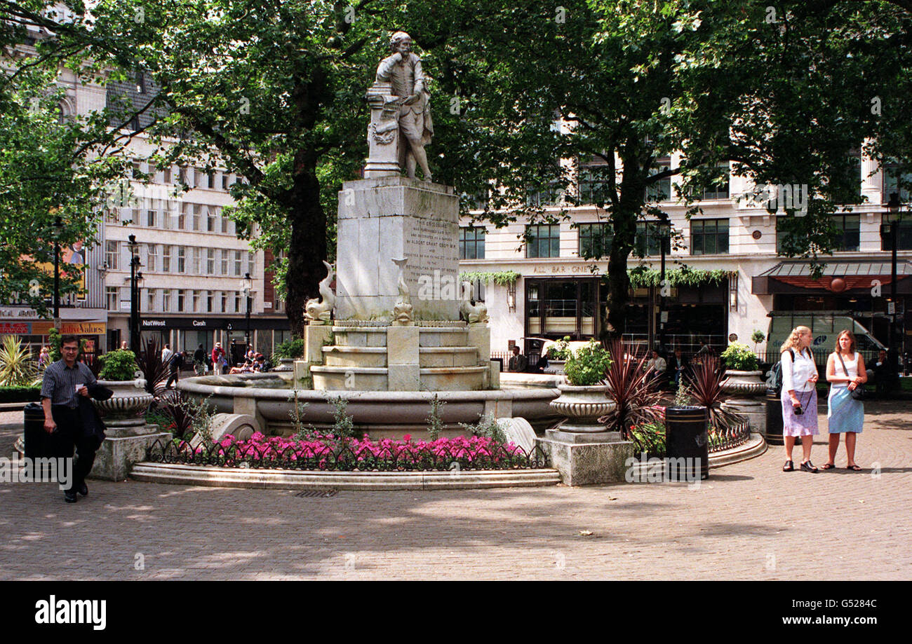 Leicester Square in London, wo Euan Blair, ältester Sohn des britischen Premierministers, gestern Abend wegen Betrunkenheit und Unfähigkeit verhaftet wurde. Der Teenager wurde gegen 23 Uhr von Polizisten auf dem Leicester Square, im Herzen des Londoner West End, allein gefunden. Stockfoto