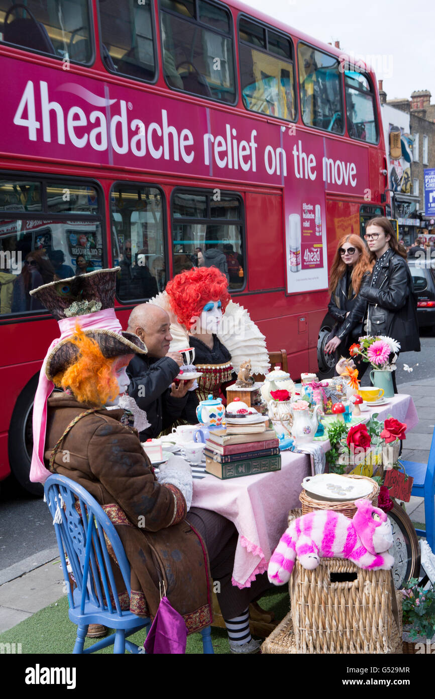 Alice in Wonderland Thementee, Camden High Street, Camden, London, Vereinigtes Königreich Stockfoto