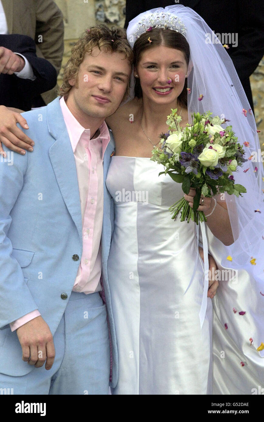Jamie Oliver Hochzeit Braut Umarmung Stockfoto