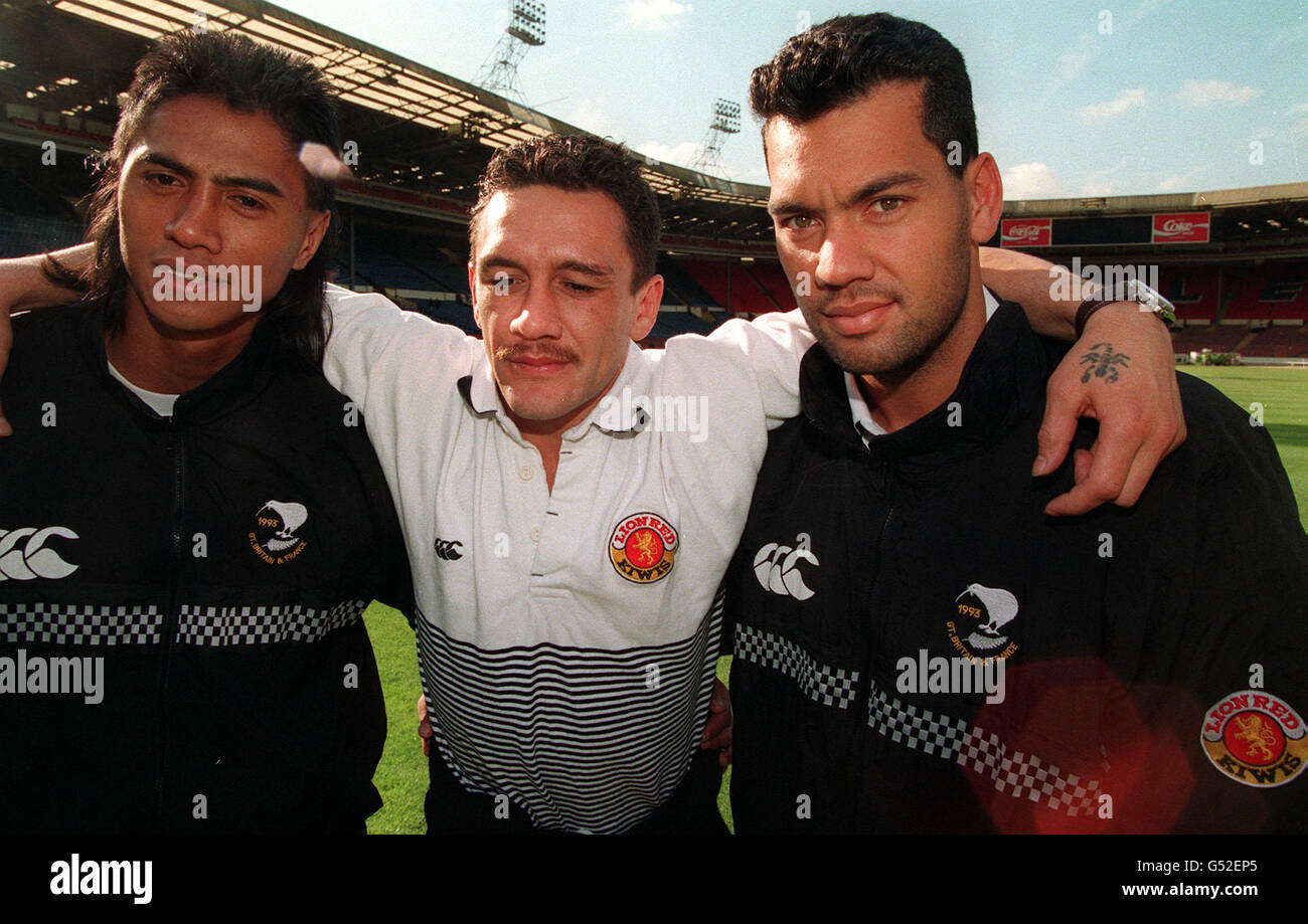 Twaera Nikau, Dave Watson und Kevin Iro (L-R) von der Seite der New Zealand Rugby League bei einer Fotowand im Wembley Stadium in Vorbereitung auf ihren ersten Test gegen die British Lions im Jahr 1993. Stockfoto