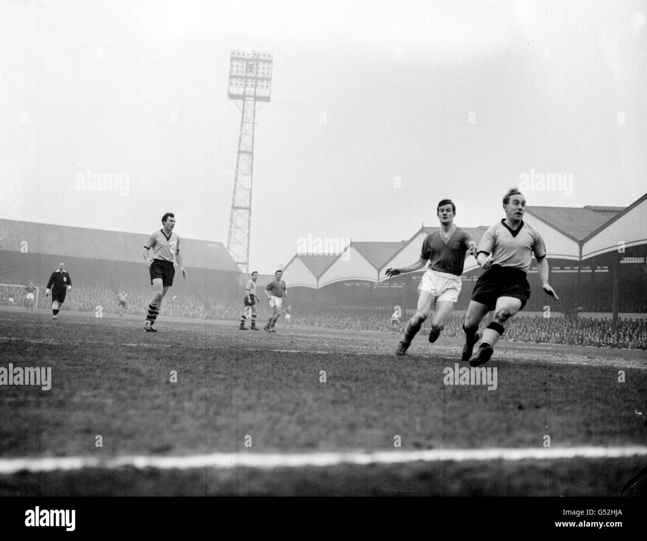 BILLY WRIGHT. PA Photo 4/4/1959 Wolves Captain Billy Wright in Aktion während eines First Division Matches auf dem Molineux Stockfoto