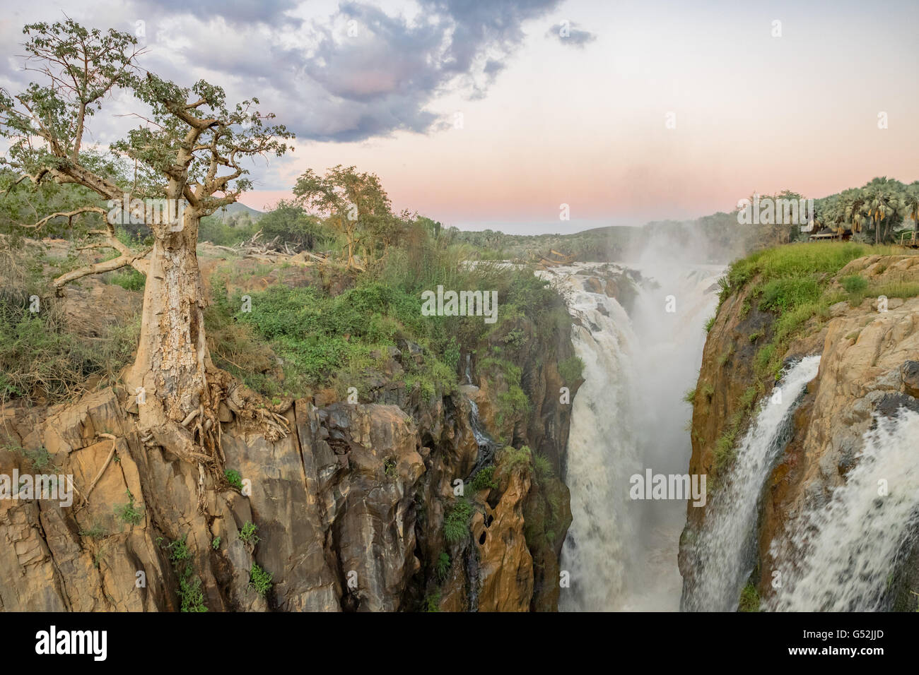 Namibia, Kunene, Kaokoland, Epupafalls der Kunene Fluss an der Grenze zu Angola im Kaokoland Stockfoto