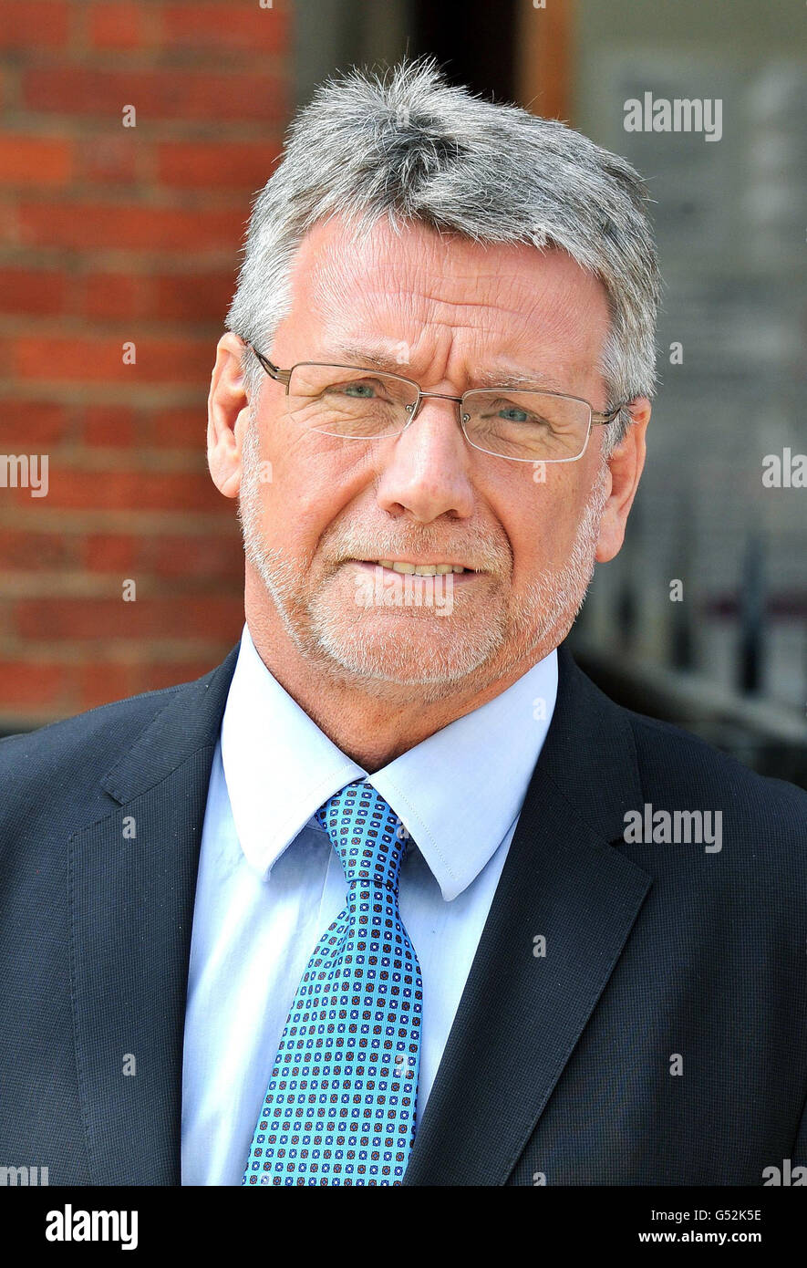 Neil Wallis, der ehemalige Chefredakteur von News of the World, scheidet aus, nachdem er der Leveson-Untersuchung vor dem High Court im Zentrum von London Beweise vorgelegt hatte. Stockfoto