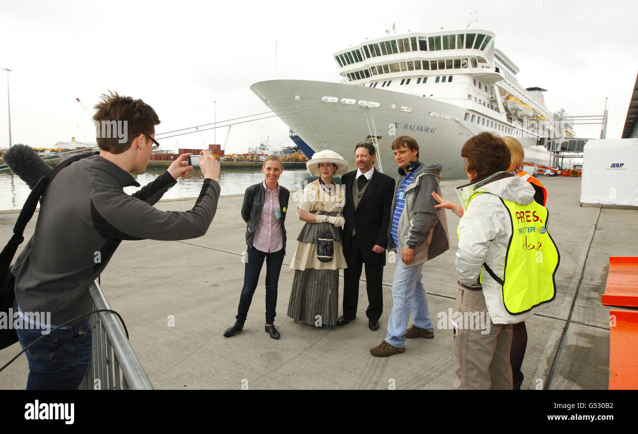 Kreuzfahrtschiff zeichnet Titanic Reise Stockfoto