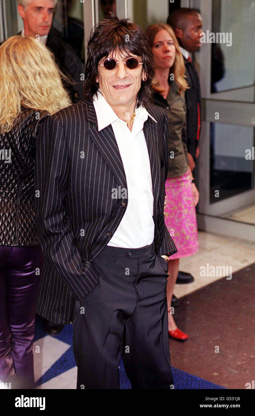 Rolling Stones-Gitarrist Ronnie Wood bei der Europapremiere des Films „Gone in 60 Sekunden“ im Odeon West End Cinema, Leicester Square, London. Stockfoto