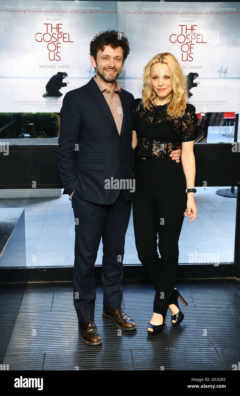 Michael Sheen und Rachel McAdams kommen zu einer Vorführung und einer  Fragerunde für den neuen Film The Gospel of US im Renoir Cinema in London  Stockfotografie - Alamy, image size:843x1390