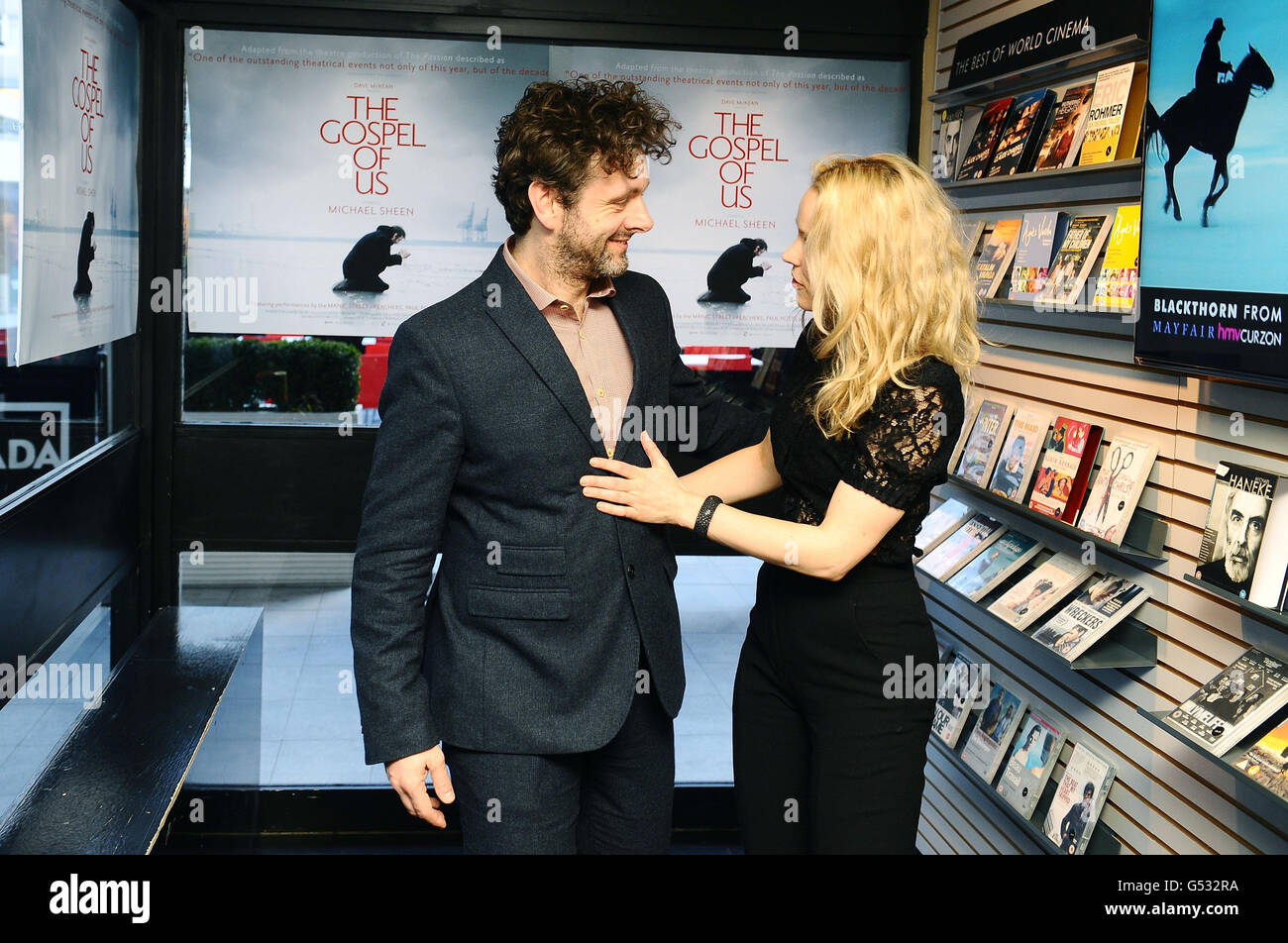 Michael Sheen und Rachel McAdams kommen zu einer Vorführung und einer  Fragerunde für den neuen Film The Gospel of US im Renoir Cinema in London  Stockfotografie - Alamy, image size:1300x952