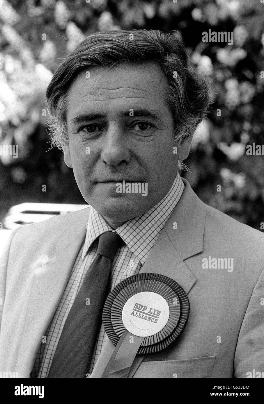 Bruce Douglas-Mann, der nach 12 Jahren als Labour-Abgeordneter die 63,000 Wähler von Mitcham und Morden bittet, ihn bei den Nachwahlen in Südlondon am 3. Juni 1982 unter dem Banner der Allianz der Sozialdemokratischen und Liberalen (SDP/LIB) nach Westminster zurückzugeben. Stockfoto
