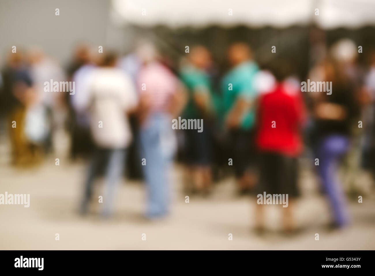 Menschen auf Outdoor-Beisammensein, abstrakten Hintergrund Unschärfe Stockfoto