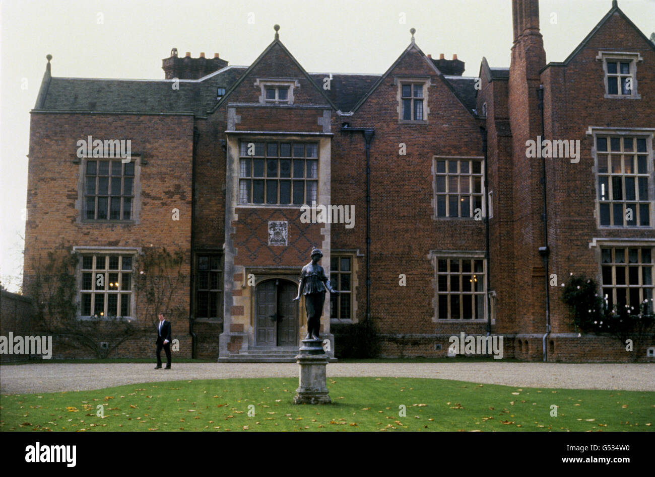 CHEQUERS 1983: Außenansicht des Haupteingangs zu Chequers, dem offiziellen Wohnsitz des britischen Premierministers in Buckinghamshire. Stockfoto