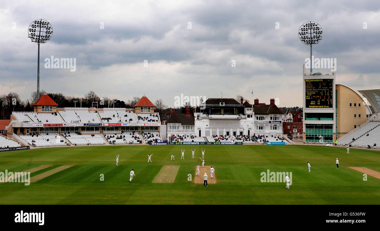 Worcestershire Spieler feiern die Entlassung von Nottinghamshire James Taylor während der LV County Championship Division One Match in Trent Bridge, Nottingham. Stockfoto