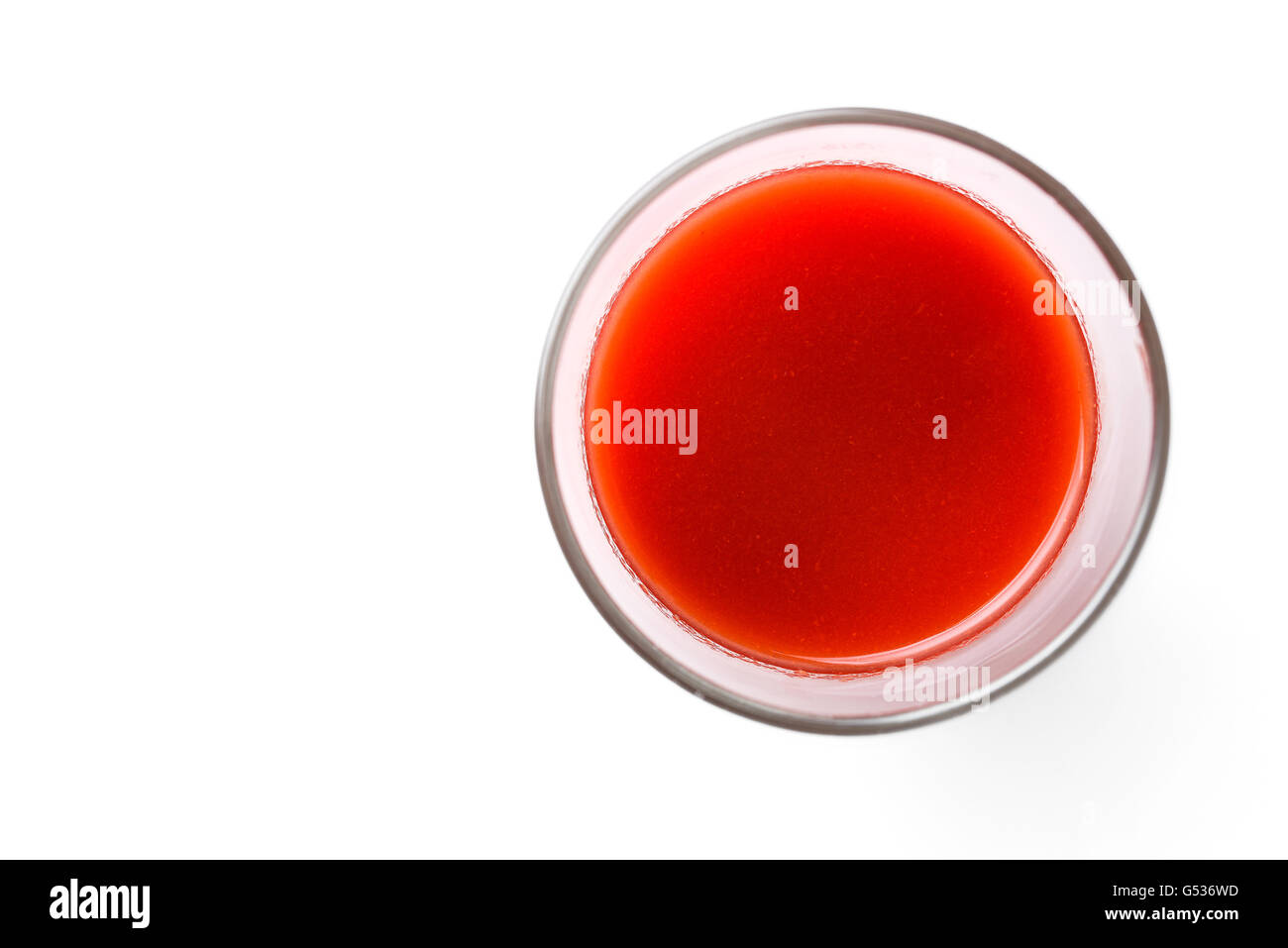 Tomaten Saft Glas isoliert auf weiss Stockfoto