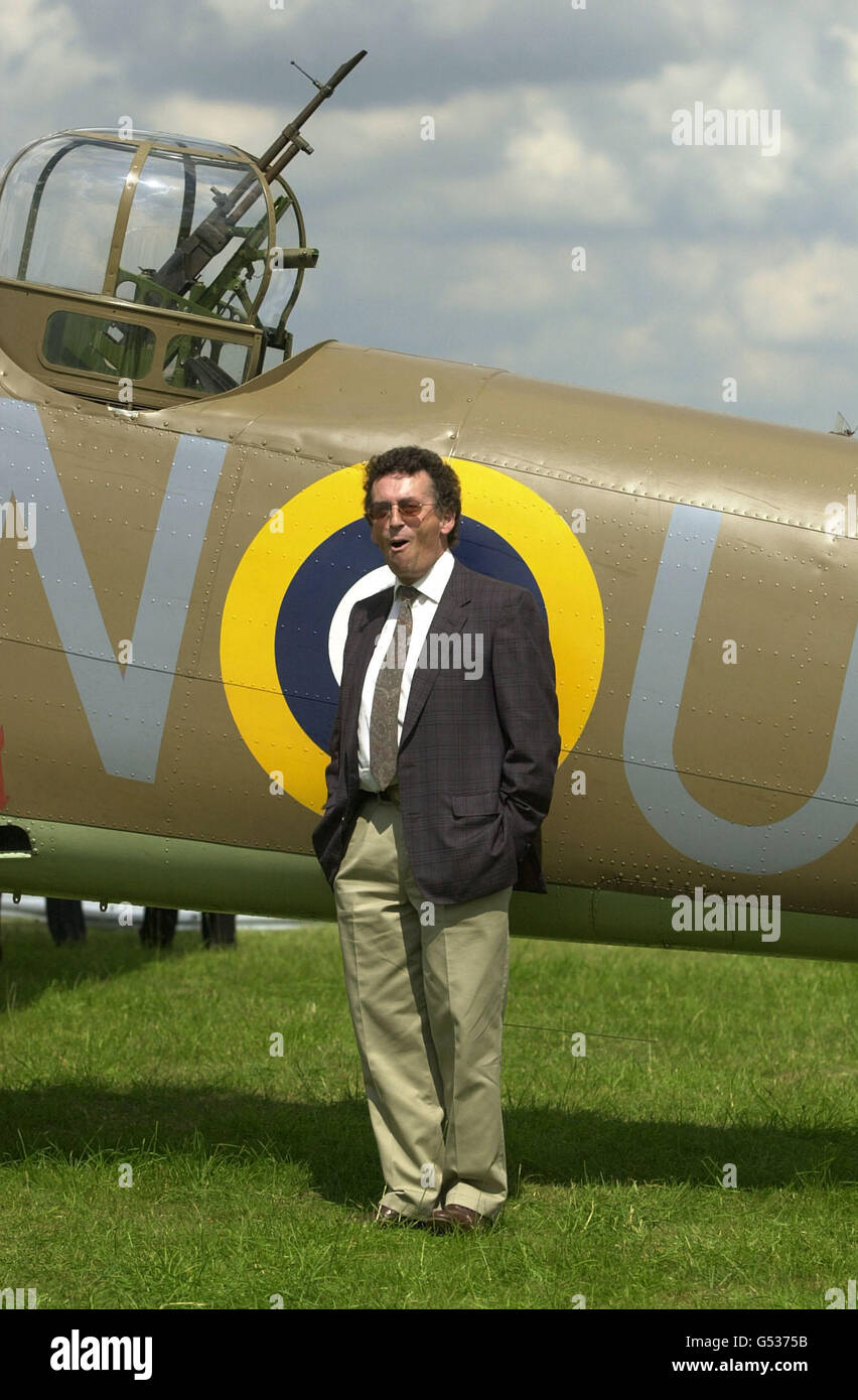 Der britische Schauspieler Robert Powell beim Medienstart des Royal International Air Tattoo, das im RAF Cottesmore stattfand. Stockfoto