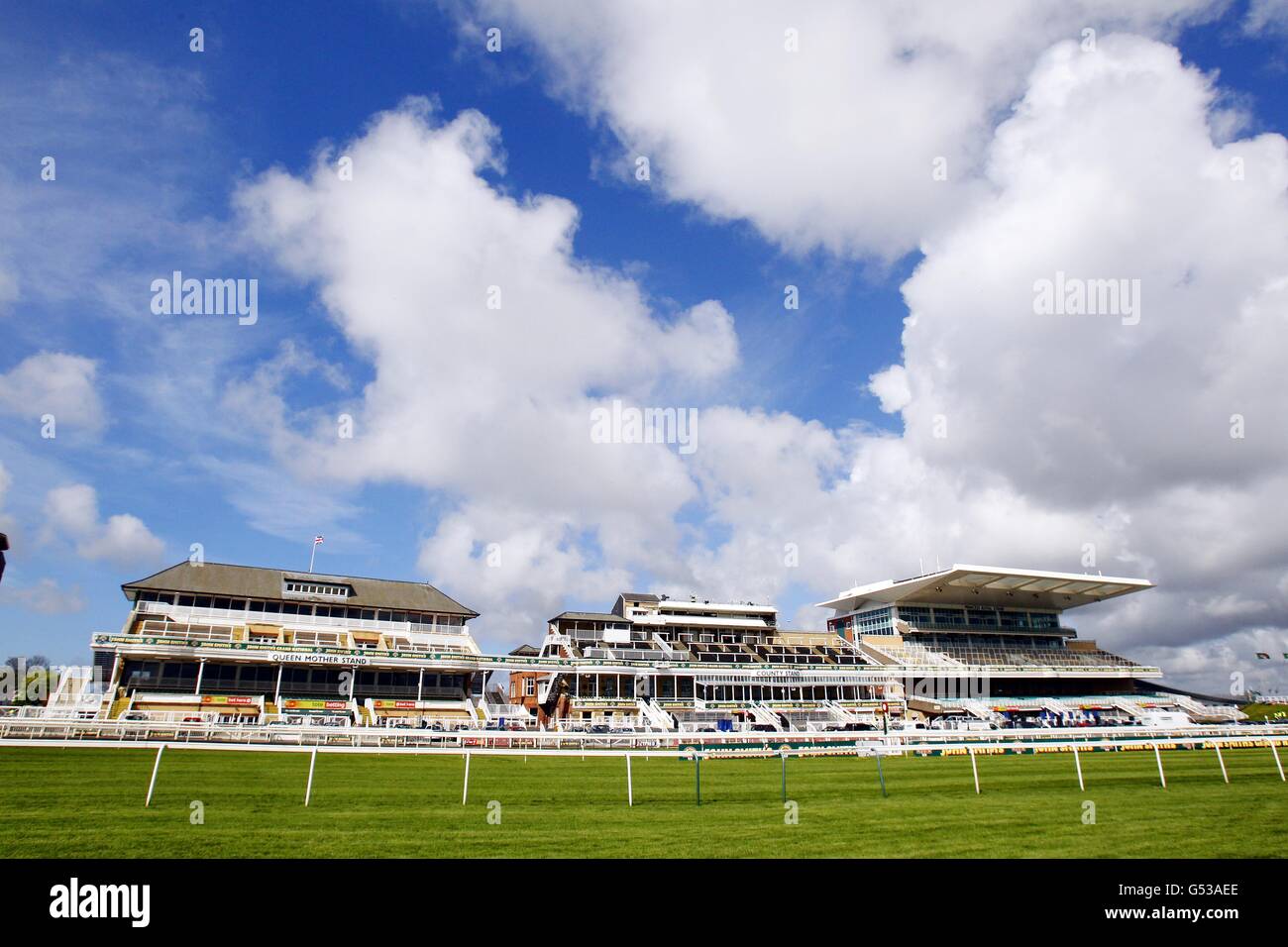 Pferderennen - The 2012 John Smith's Grand National - Preview Day - Aintree Racecourse. Ein Blick auf die Stände vor dem John Smiths Grand National Meeting 2012 auf der Aintree Racecourse, Sefton. Stockfoto