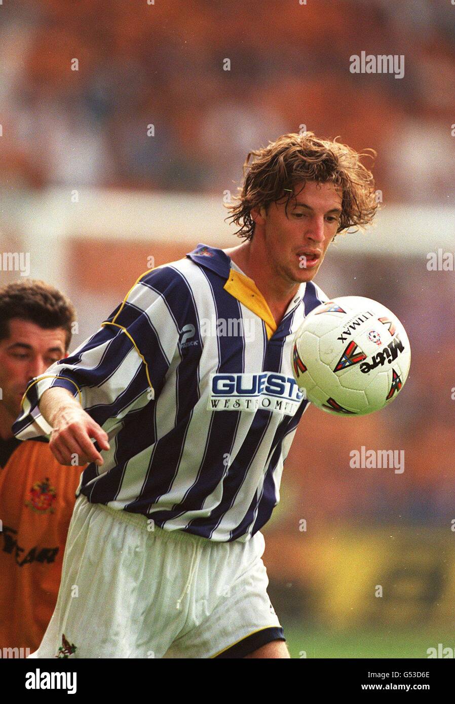 Fußball - Endsleigh League Division One - Wolverhampton Wanderers gegen West Bromwich Albion. Andy Hunt, West Bromwich Albion Stockfoto