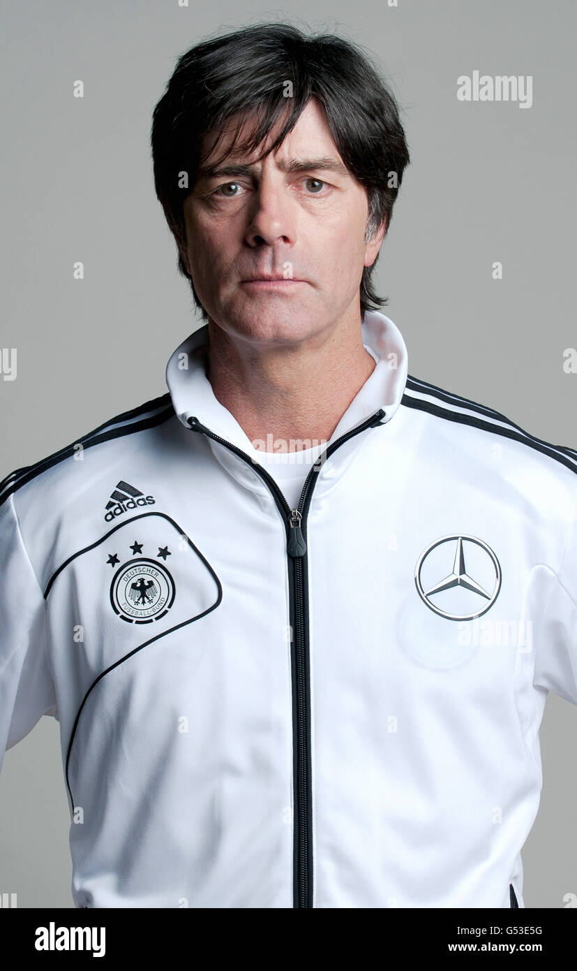 Joachim Loew, Manager der deutschen Fußball-Nationalmannschaft bei der offizielle Porträt-Foto-Session für die deutschen Männer national Stockfoto