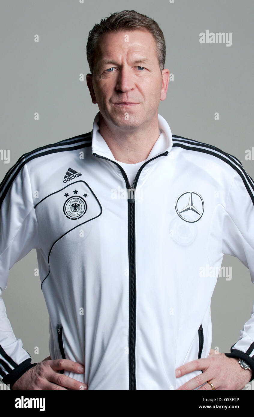 Andreas Köpke, Torwarttrainer bei der offizielle Porträt-Foto-Session von der deutschen Herren Nationalmannschaft Stockfoto