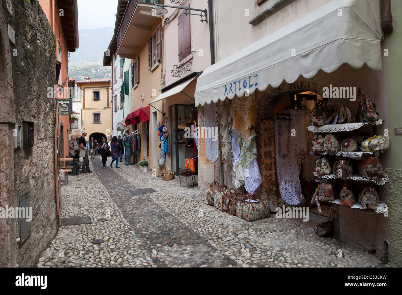 Gasse in der Altstadt, Malcesine, Veneto, Italien, Europa, PublicGround Stockfoto