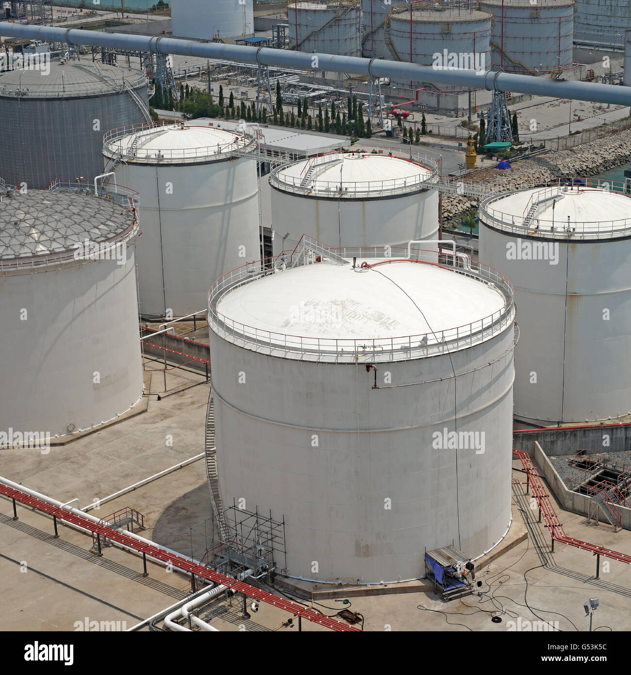 Lagerung von Chemikalien Tank in chemischen Industrieanlage Stockfoto