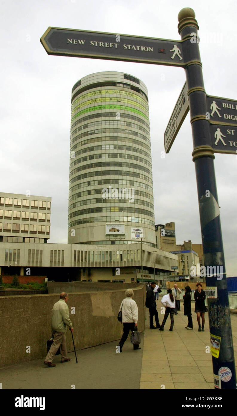 Das berühmte Wahrzeichen der 60er Jahre von Birmingham, die Rotunda, wurde mit dem Grade II-Status eines denkmalgeschützten Gebäudes ausgezeichnet. Das Gebäude wurde nach Empfehlungen des englischen Erbes aufgeführt. *... und eine Zeit der Konsultation, in der die Öffentlichkeit gebeten wurde, ihre Ansichten über ihre architektonischen Vorzüge des Gebäudes zu geben. Siehe PA Geschichte ERBE Rotunde. PA Foto: Rui Vieira. Stockfoto