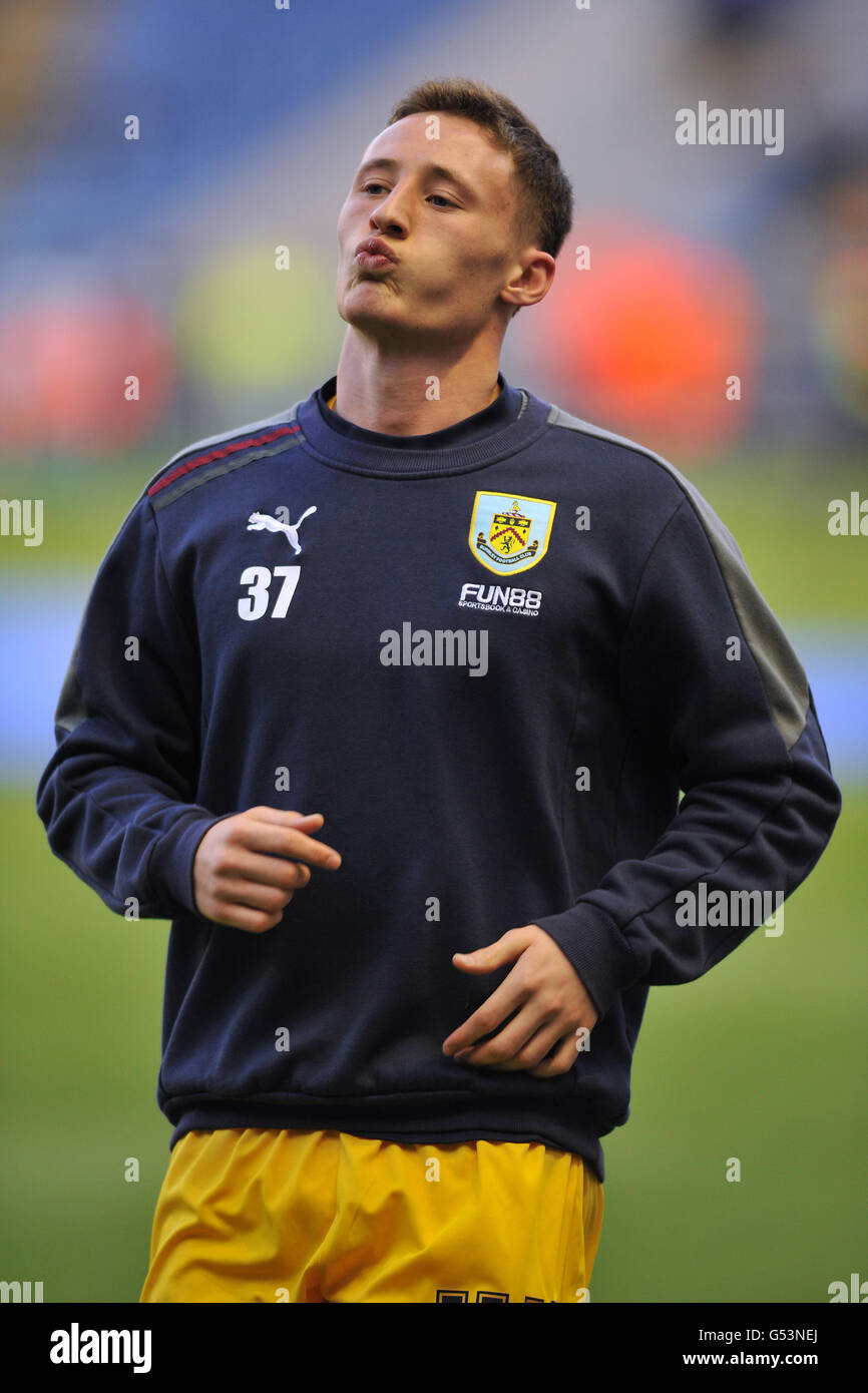 Fußball - npower Football League Championship - Leicester City / Burnley - King Power Stadium. Burnleys Joseph Jackson wärmt sich vor dem Anpfiff auf Stockfoto