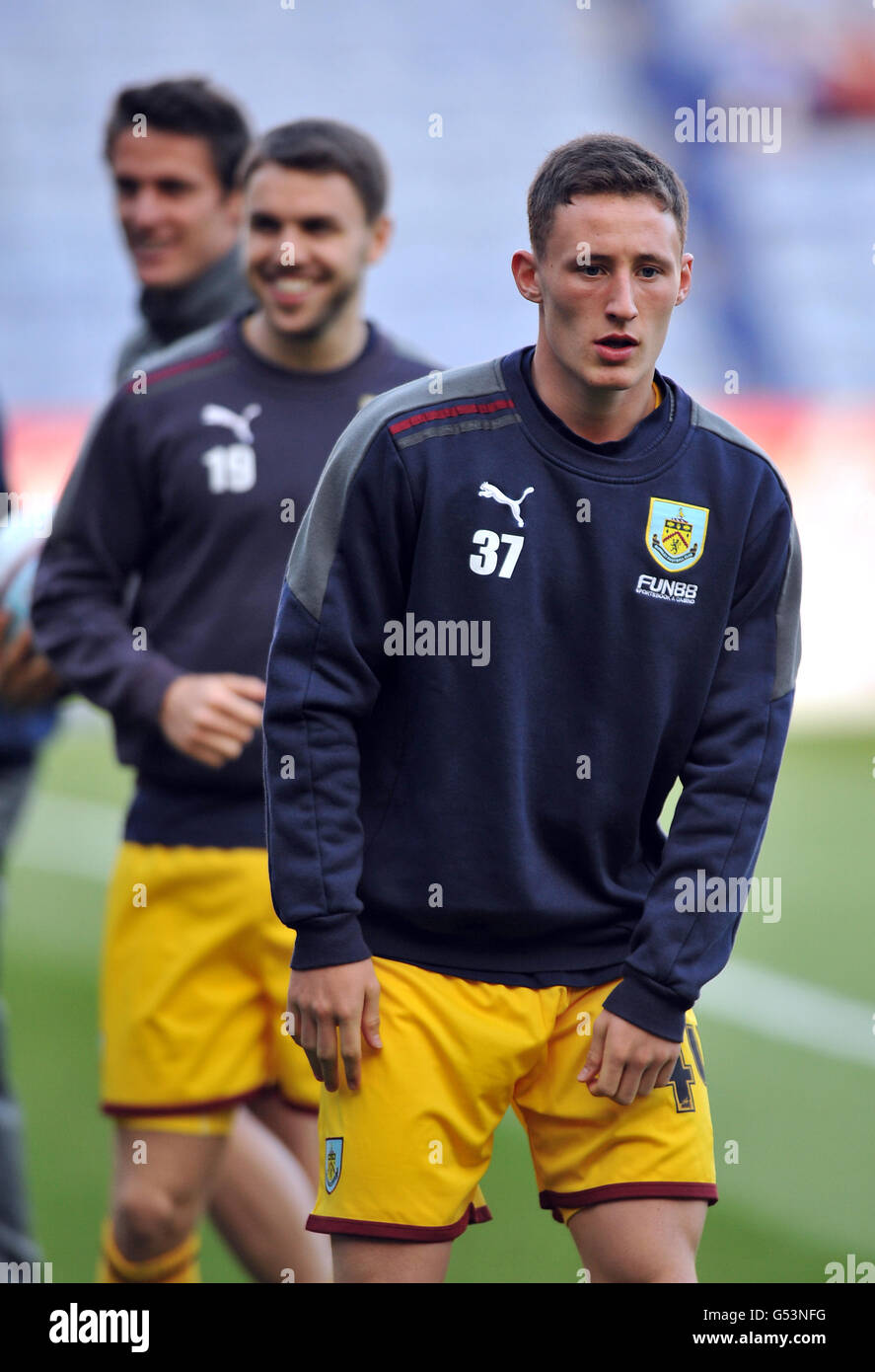 Fußball - npower Football League Championship - Leicester City / Burnley - King Power Stadium. Burnleys Joseph Jackson wärmt sich vor dem Anpfiff auf Stockfoto