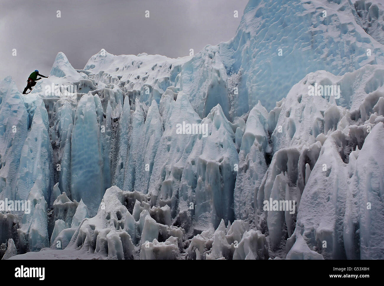 Eisformationen direkt über dem Gehen mit dem Everest-Basislager des verwundeten Teams in Nepal. Stockfoto