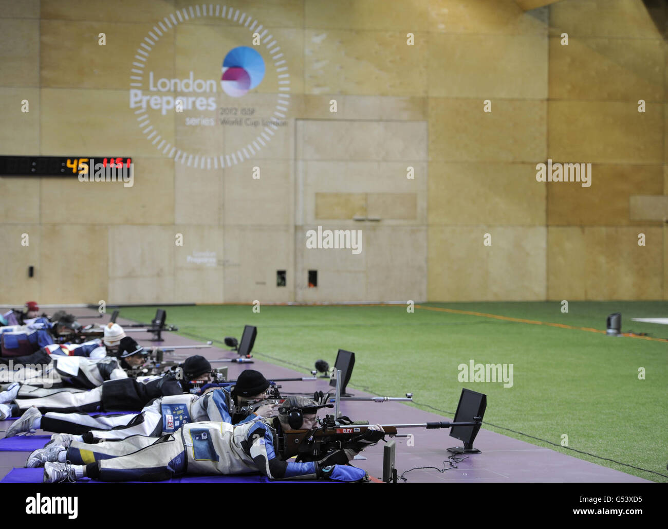 Schießen - ISSF London World Cup - Tag fünf - Royal Artillery Barracks. Eine allgemeine Ansicht des Finales des 50-m-Gewehr der Männer während der ISSF London World Cup in der Royal Artillery Barracks, Woolwich. Stockfoto