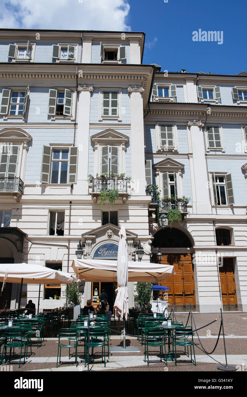 Gebäude-Architektur auf der Via Cesare Battisti im historischen Zentrum von Turin, Piemont, Italien. Stockfoto