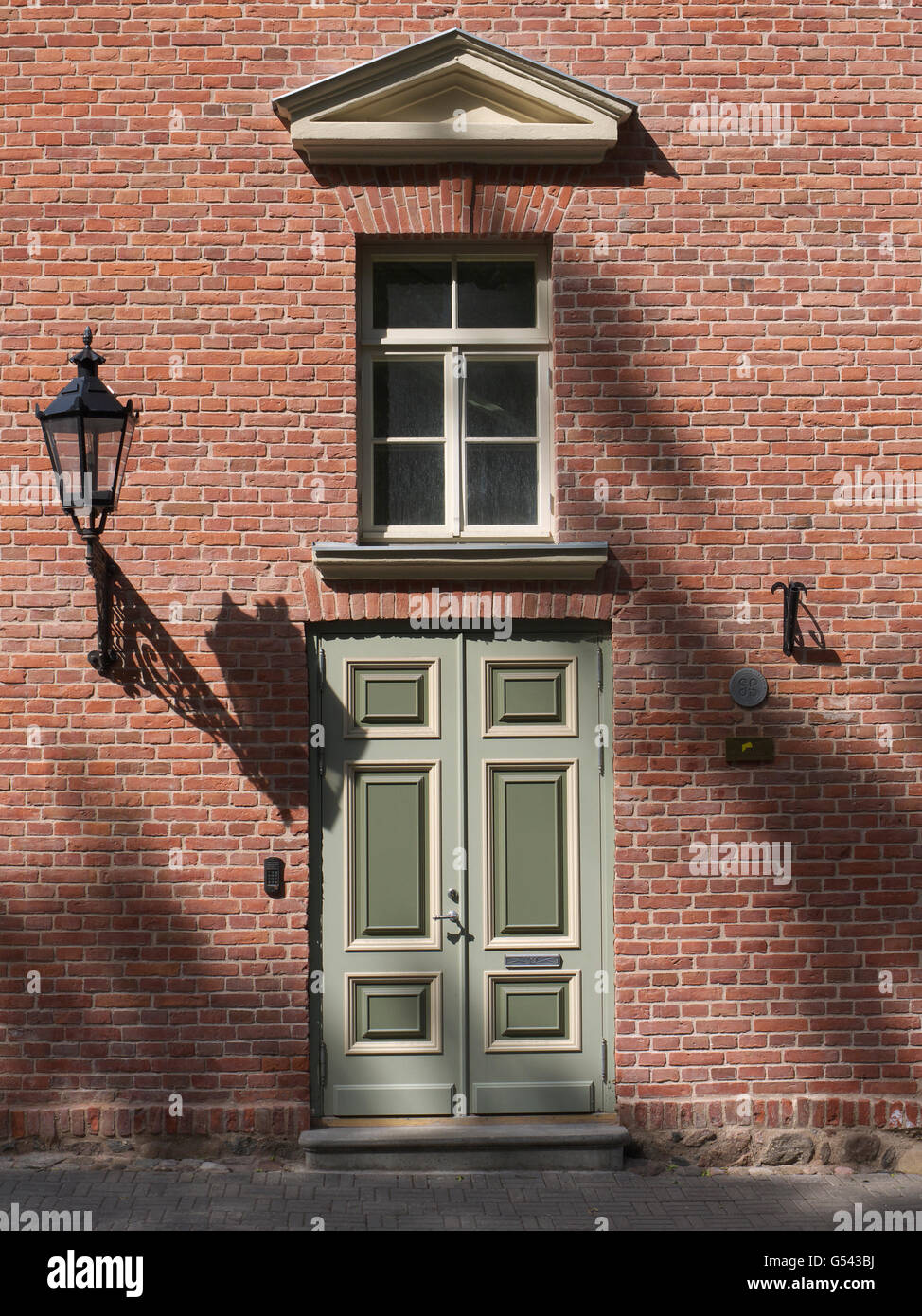 Der rote Backstein-Architektur in der Vallikraavi Straße. Tartu, Estland. Stockfoto