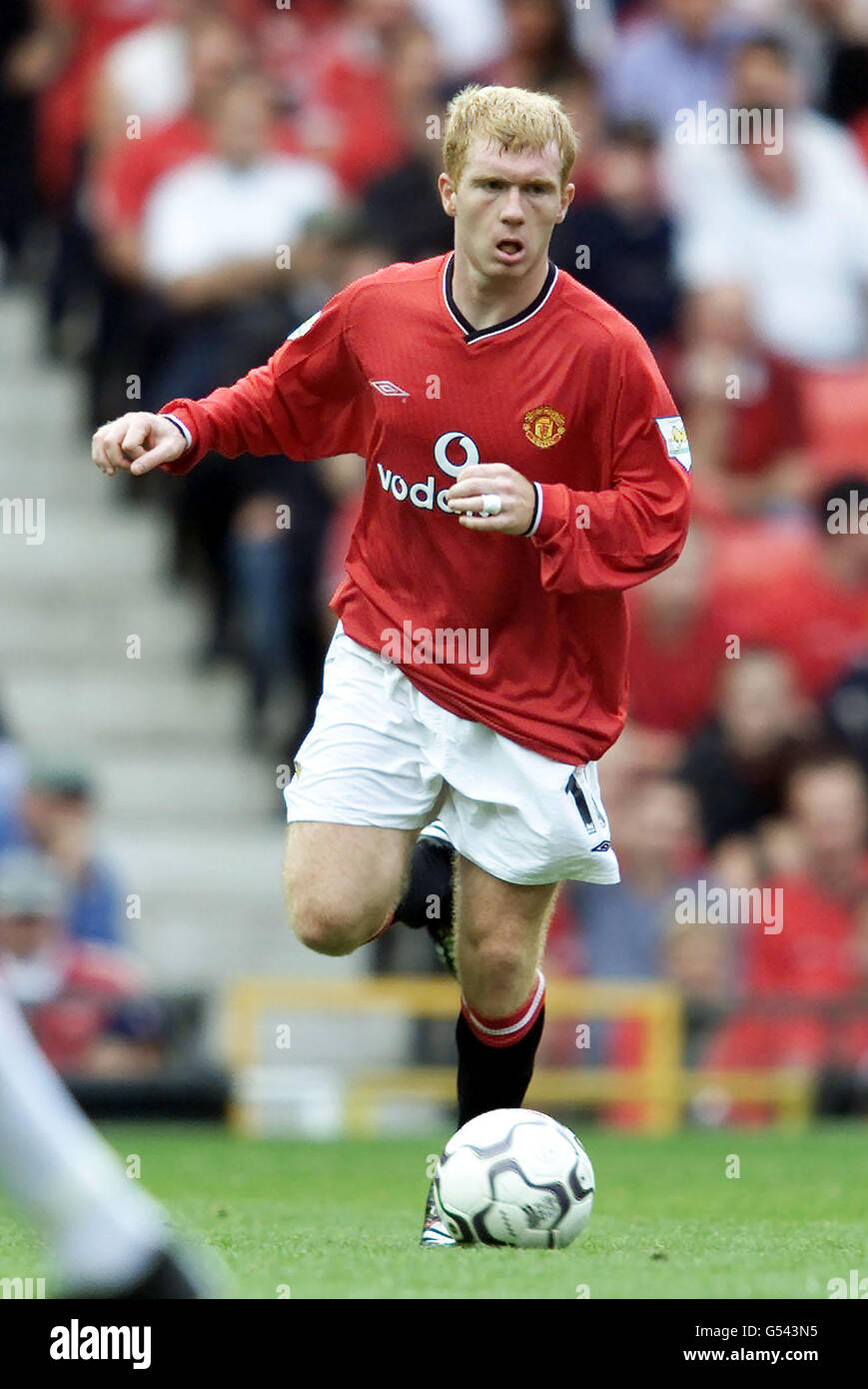 Manchester United und England Mittelfeldspieler Paul Scholes im Einsatz gegen Newcastle United, während ihres FA Premiership Fußballspiels in Old Trafford, Manchester. Stockfoto