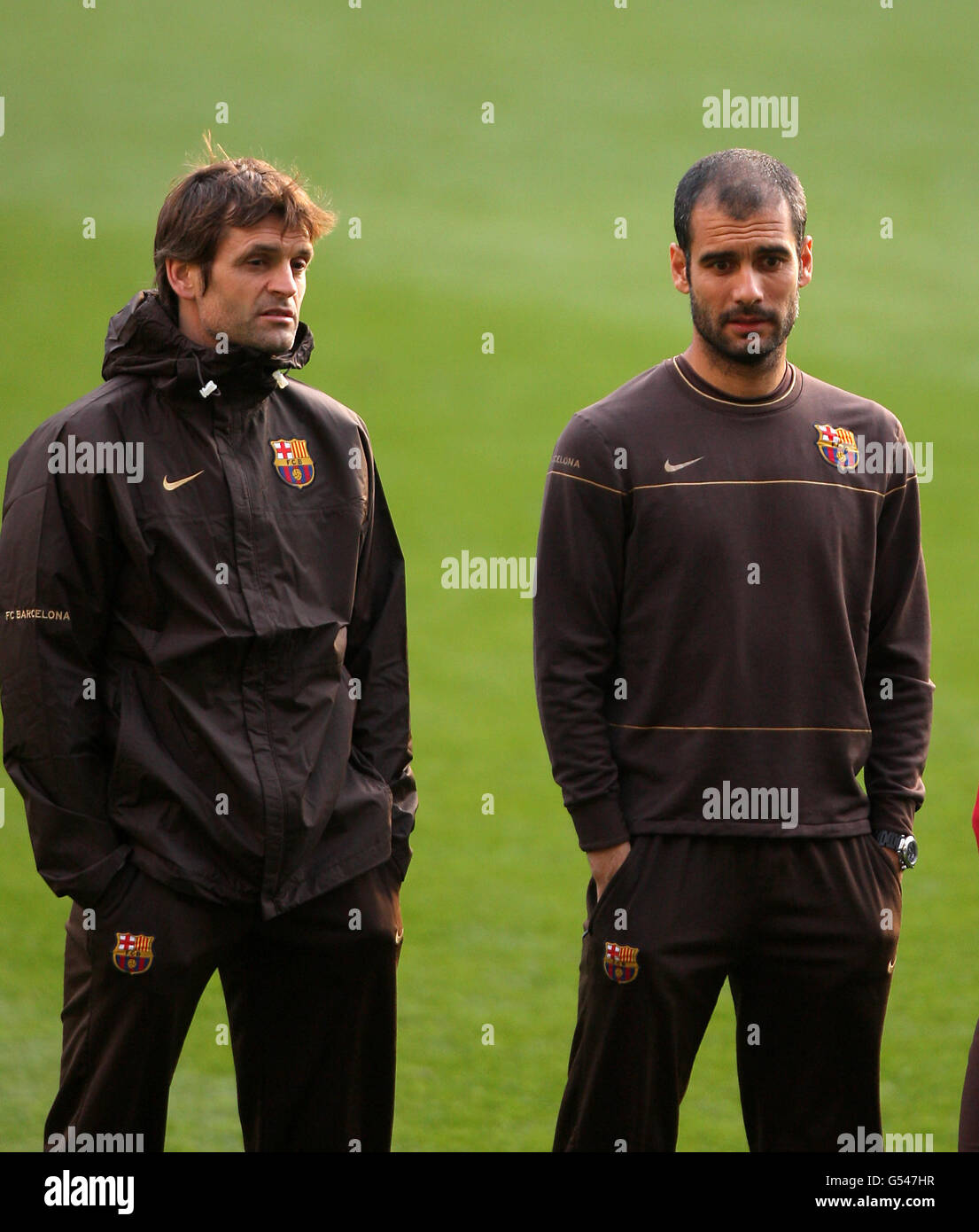 Barcelonas Manager Josep Guardiola (r) und Assistent Tito Vilanova während einer Trainingseinheit an der Stamford Bridge, London. Stockfoto