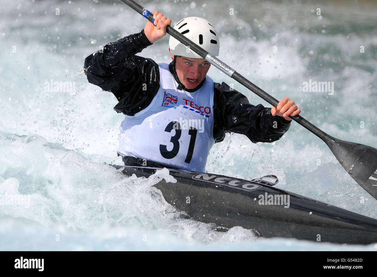 Kanufahren - Tesco Kanuslalom 2012 Auswahltrials - Tag Drei - Lee Valley White Water Center. Zachary Franklin, Shepperton Slalom Canoe Club Stockfoto