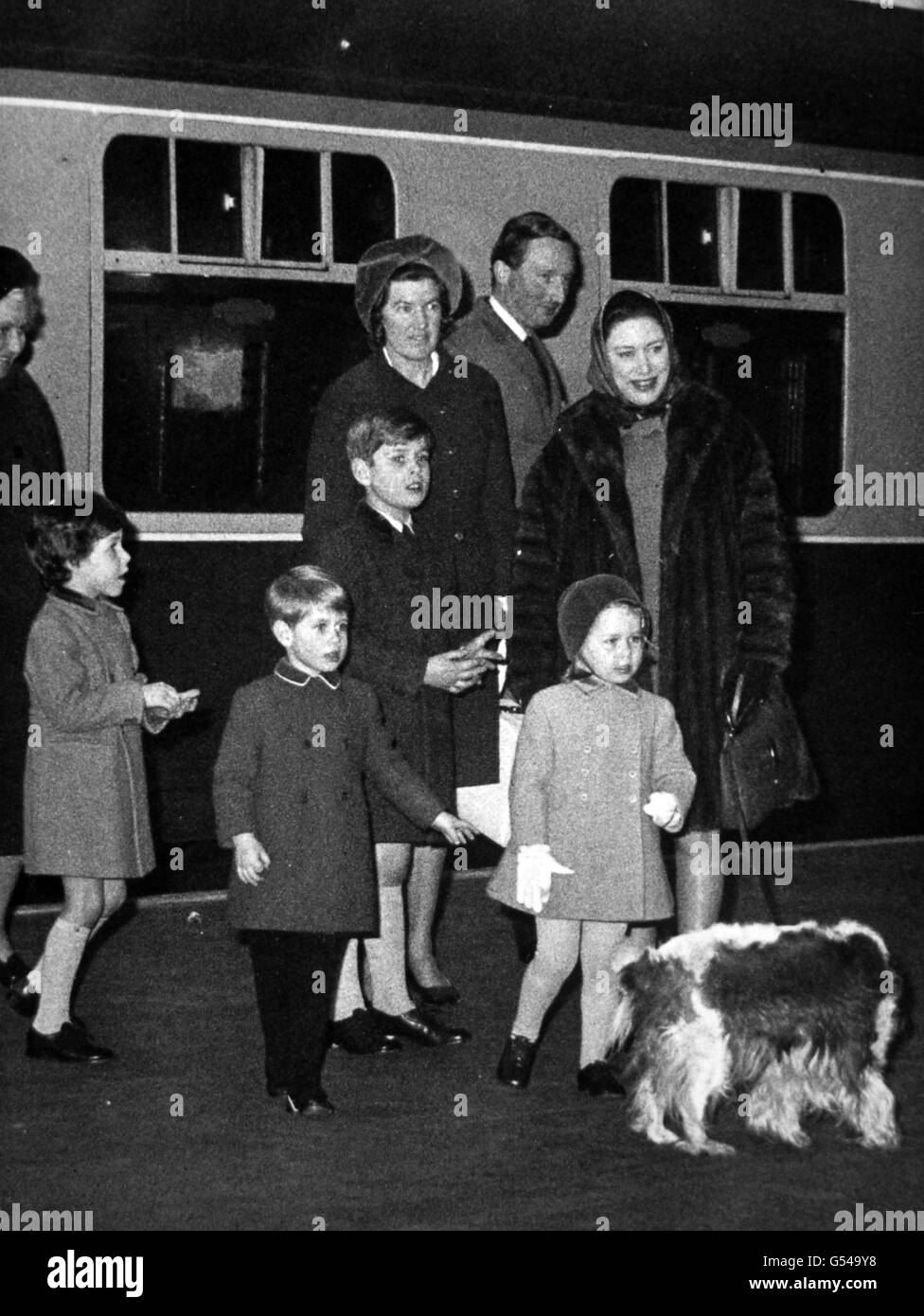 Prinzessin Margaret mit königlichen Kindern, von links nach rechts, Viscount Linley, Prinz Edward, Prinz Andrew und Lady Sarah Armstrong-Jones. Stockfoto