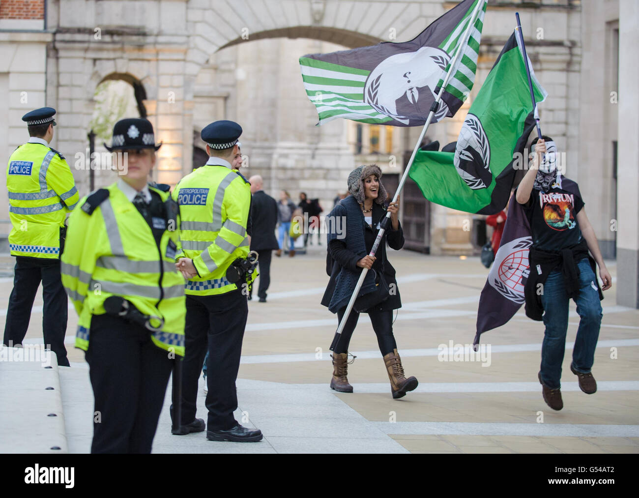 Mai-Demonstranten auf dem Paternoster Square, dem Standort der Londoner Börse, im Zentrum von London. Stockfoto
