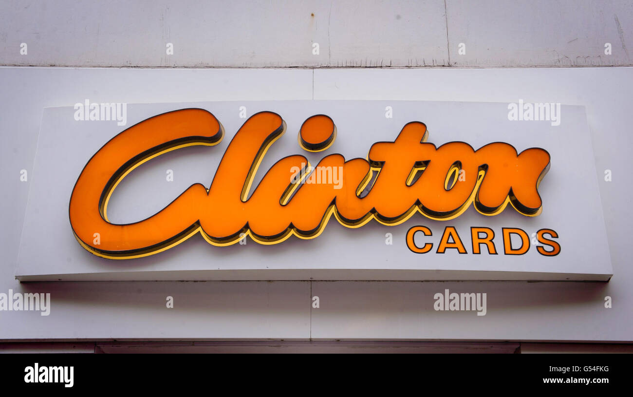 Gesamtansicht eines Zweiges von Clinton Cards, in Clapham, Südwesten Londons. Stockfoto