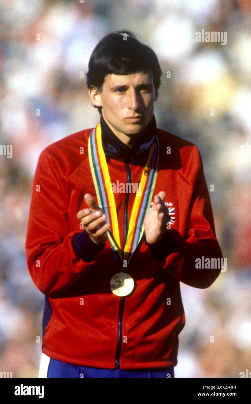 Leichtathletik - Olympische Spiele in Moskau - 1500 m Männer - Medaillenverleihung. Großbritanniens SebCoe mit seiner Goldmedaille auf dem Podium. Stockfoto