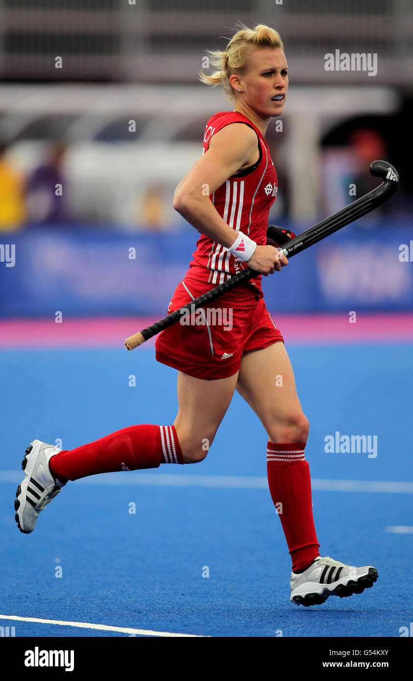 Der britische Alex Danson stellt sich während des Visa International Invitational Hockey Tournaments in der Riverbank Arena, London, gegen China ein. Stockfoto