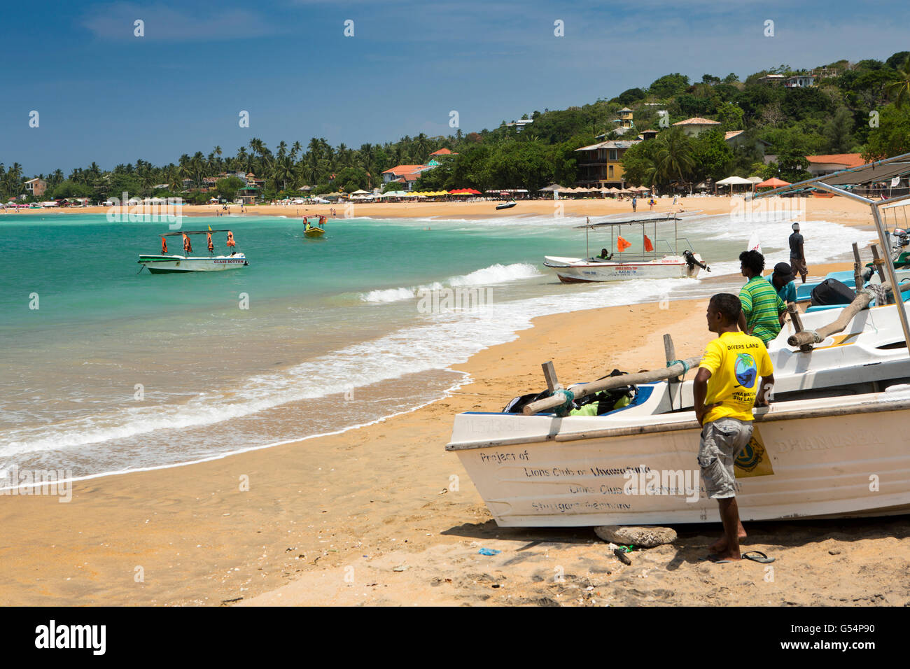 Sri Lanka, Galle Provinz, Unawatuna Strand, Schiffer und touristischen Ausflugsboote Stockfoto