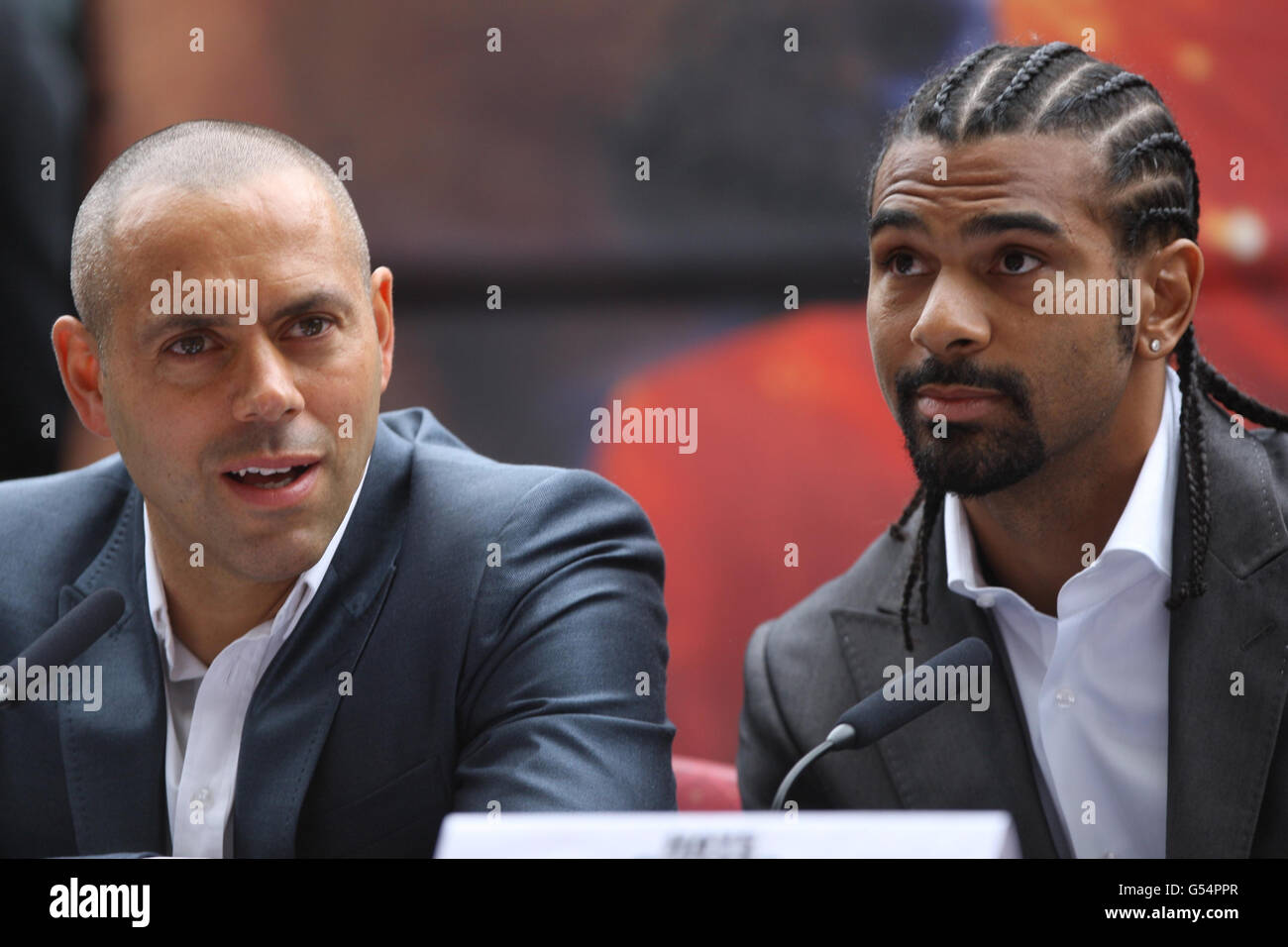 David Haye (rechts) mit seinem Trainer Adam Booth während der Pressekonferenz im Upton Park, London. Stockfoto