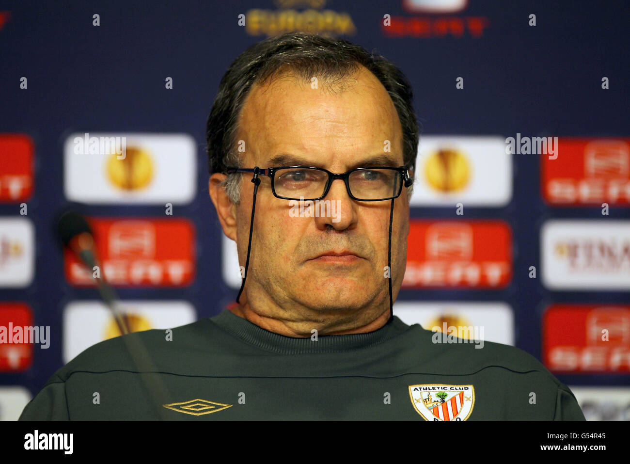 Der Trainer von Bilbao, Marcelo Bielsa, während einer Pressekonferenz im Nationalstadion von Bukarest. Stockfoto