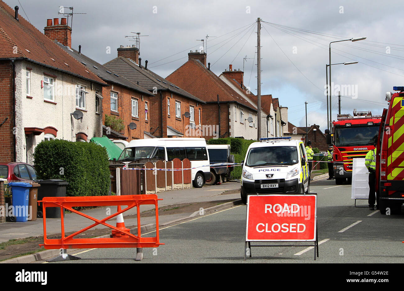 Ein allgemeiner Blick auf die Szene in Allenton, Derby, nachdem fünf Kinder bei einem Hausbrand starben. Stockfoto