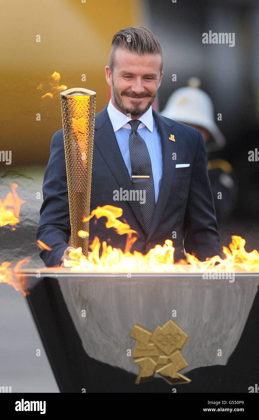 David Beckham während der Zeremonie zur Ankunft der olympischen Flamme auf britischem Boden bei RNAS Culdrose in Cornwall. Stockfoto