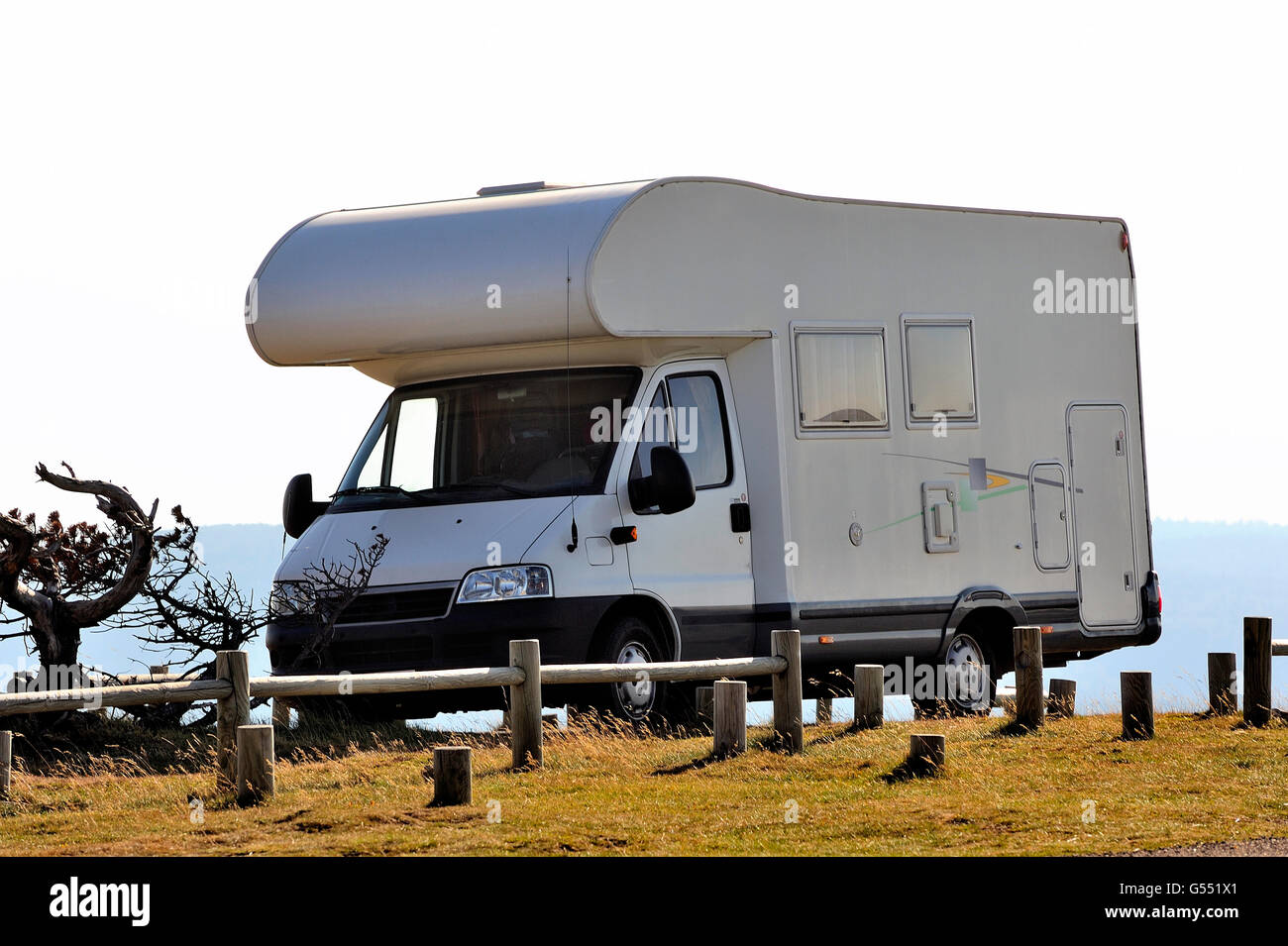 Wohnmobil geparkt auf Berg Aigoual in den Cevennen-Nationalpark Stockfoto