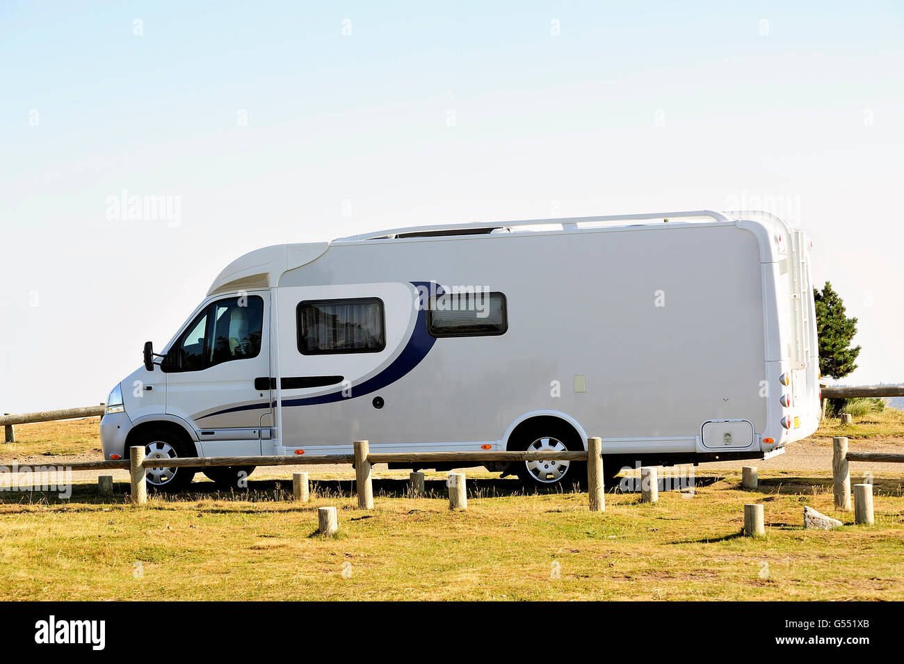 Wohnmobil geparkt auf Berg Aigoual in den Cevennen-Nationalpark Stockfoto