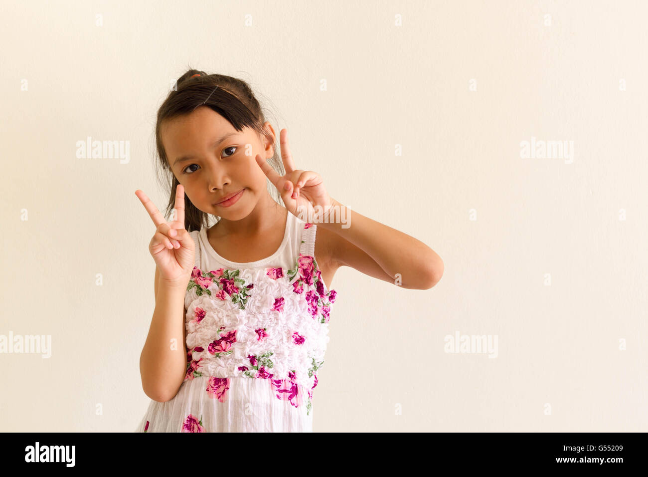 Asiatische Mädchen Kind ist Ausdrücke lustig Stockfoto