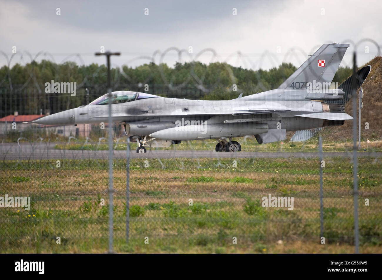 LASK, Polen. 26. September 2015. F16-Kampfjet der polnischen Luftwaffe © Marcin Rozpedowski/Alamy Stock Photo Stockfoto