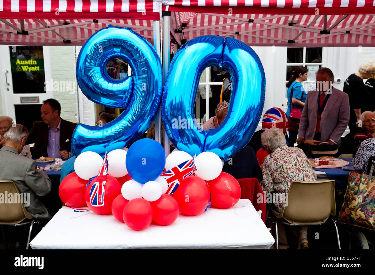 Straßenfest Feierlichkeiten zum 90. Geburtstag der Königin in Ringwood 2016 Stockfoto