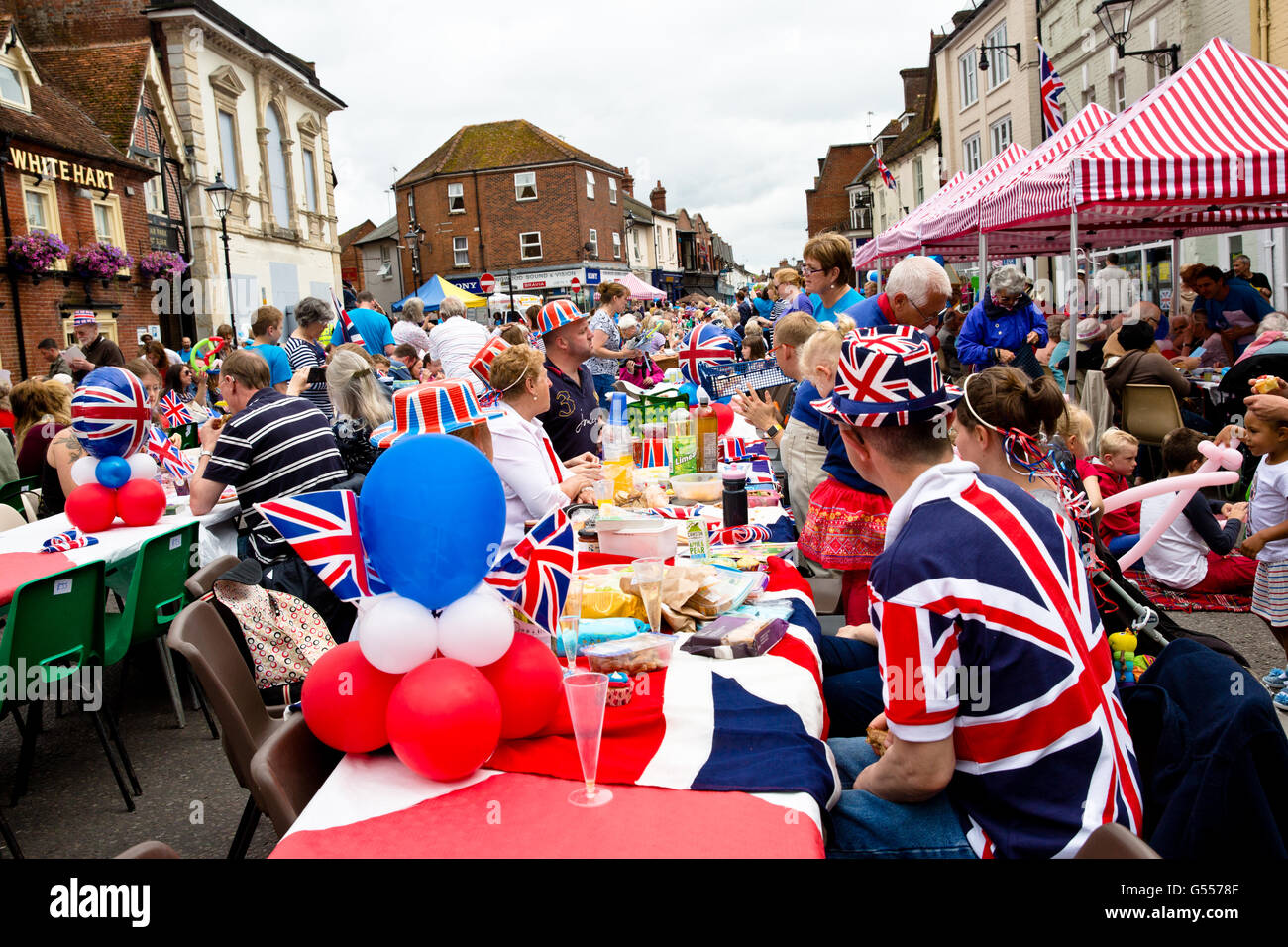 Straßenfest Feierlichkeiten zum 90. Geburtstag der Königin in Ringwood 2016 Stockfoto