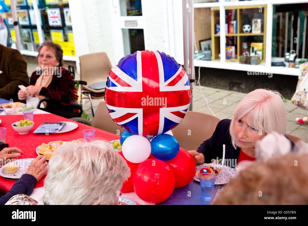 Straßenfest Feierlichkeiten zum 90. Geburtstag der Königin in Ringwood 2016 Stockfoto